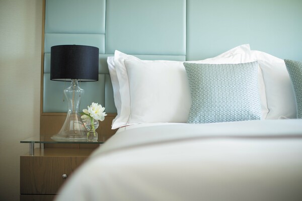 RSSC Seven Seas Voyager Voyager Suite Bedroom 2 ©Regent Seven Seas Cruise.jpg.jpg